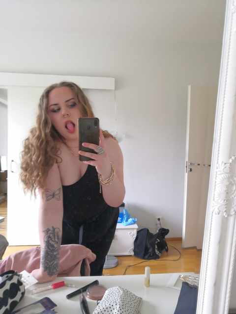 adaliina OnlyFans - Free Access to 32 Videos & 49 Photos Onlyfans Free Access