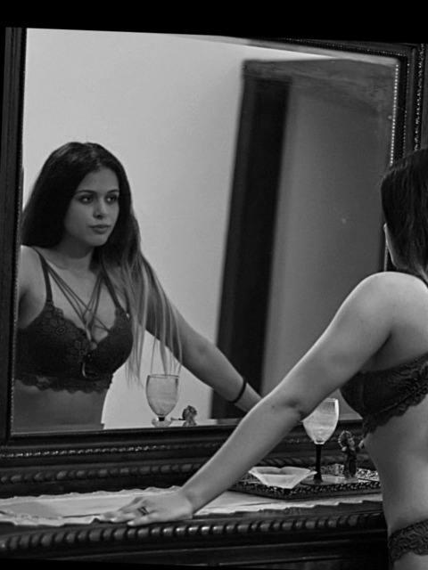 aleinadcastillove OnlyFans - Free Access to 32 Videos & 49 Photos Onlyfans Free Access