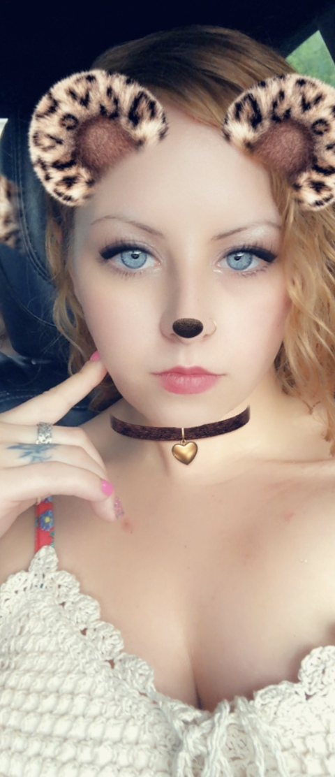 aloraquinn13 OnlyFans - Free Access to 32 Videos & 49 Photos Onlyfans Free Access