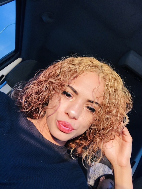 avaluv OnlyFans - Free Access to 32 Videos & 49 Photos Onlyfans Free Access