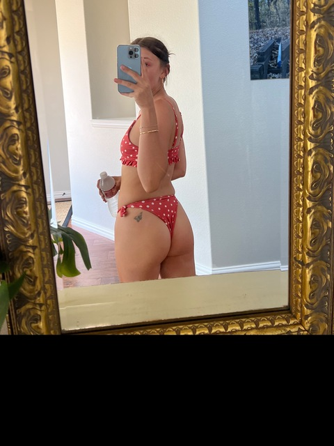 aveeesss OnlyFans - Free Access to 32 Videos & 56 Photos Onlyfans Free Access
