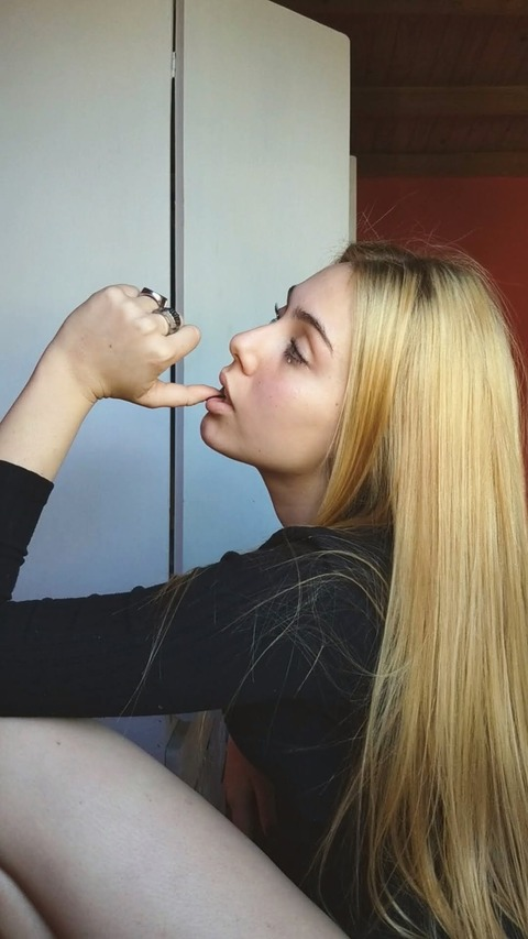 blonda19 OnlyFans - Free Access to 32 Videos & 49 Photos Onlyfans Free Access