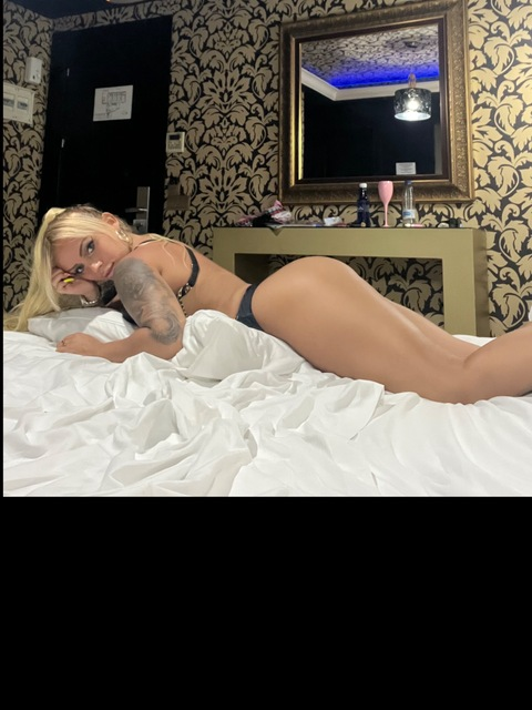 blondie_barbie38 OnlyFans - Free Access to 32 Videos & 49 Photos Onlyfans Free Access