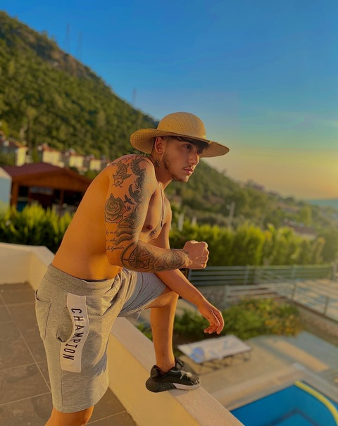 byzeze OnlyFans - Free Access to 32 Videos & 49 Photos Onlyfans Free Access