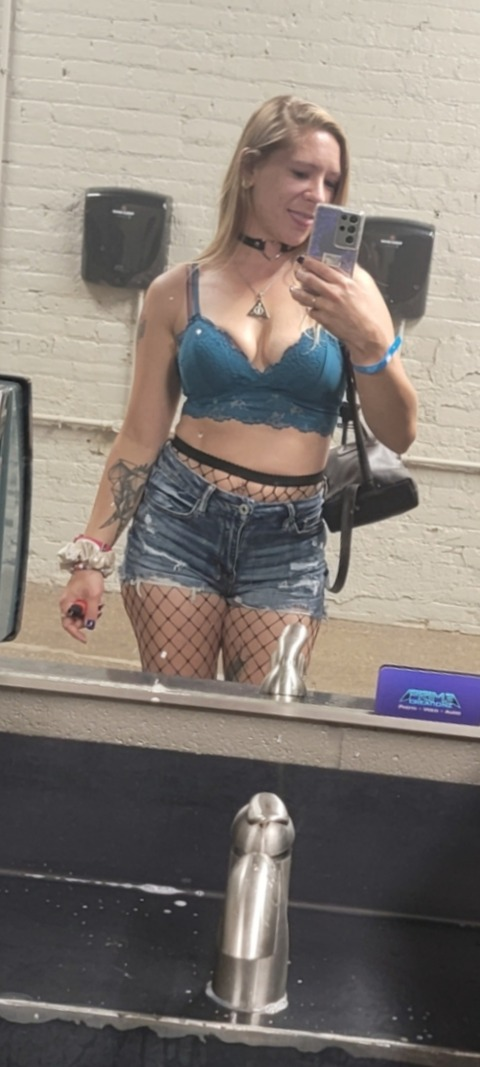 carieiam OnlyFans - Free Access to 32 Videos & 49 Photos Onlyfans Free Access