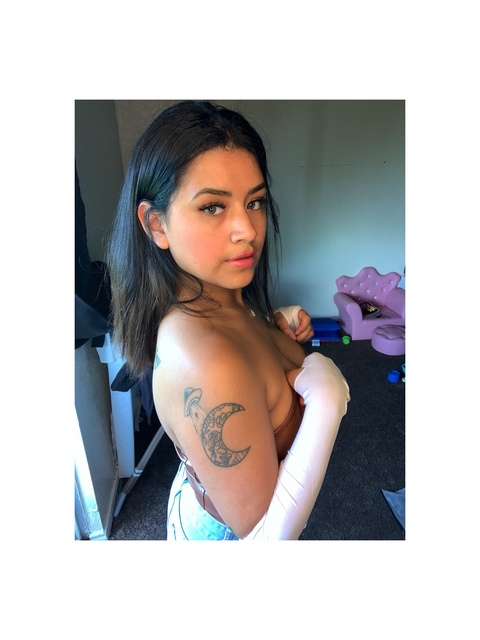 carlyyraee OnlyFans - Free Access to 52 Videos & 49 Photos Onlyfans Free Access