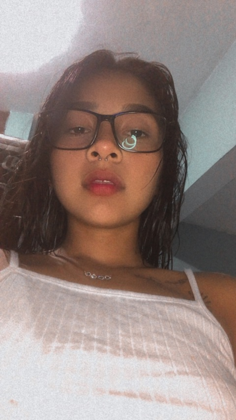 carmeenhoney OnlyFans - Free Access to 32 Videos & 49 Photos Onlyfans Free Access