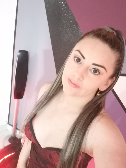 caroline_rom OnlyFans - Free Access to 32 Videos & 49 Photos Onlyfans Free Access