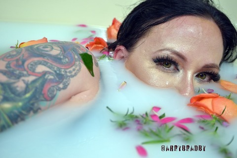 delylaberlin OnlyFans - Free Access to 32 Videos & 454 Photos Onlyfans Free Access