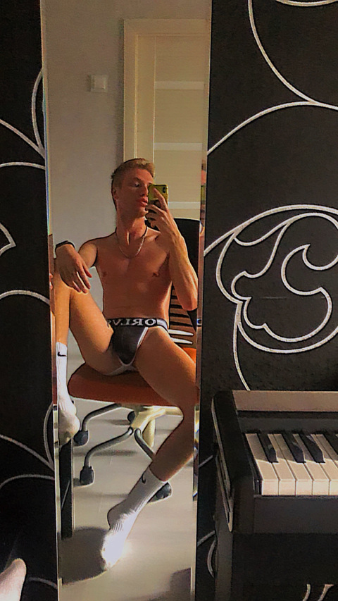 diarmstrong OnlyFans - Free Access to 32 Videos & 49 Photos Onlyfans Free Access