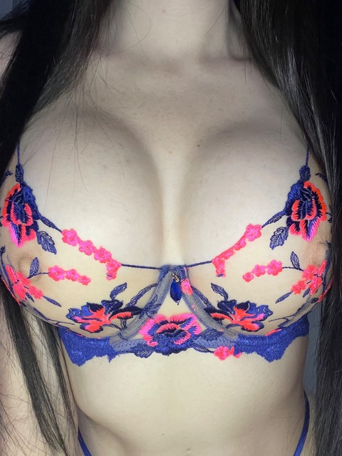 emer_aldx OnlyFans - Free Access to 32 Videos & 49 Photos Onlyfans Free Access