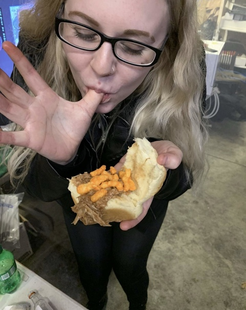 erin_renee OnlyFans - Free Access to 32 Videos & 49 Photos Onlyfans Free Access