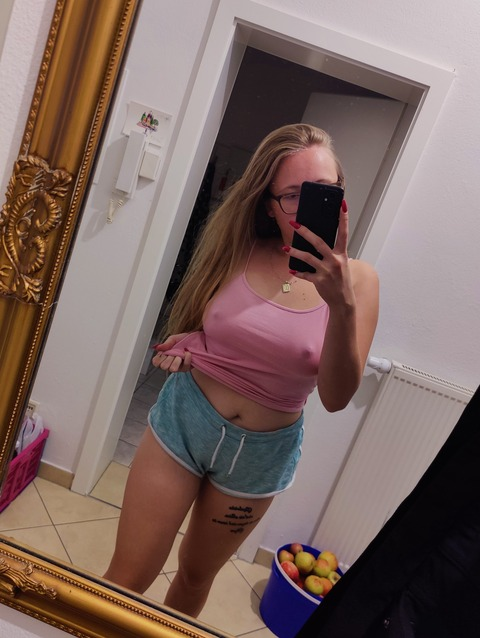 feuerrose OnlyFans - Free Access to 32 Videos & 49 Photos Onlyfans Free Access