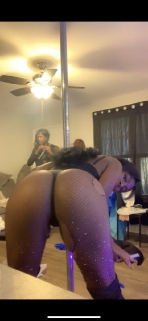 gabbilicious2 OnlyFans - Free Access to 32 Videos & 49 Photos Onlyfans Free Access