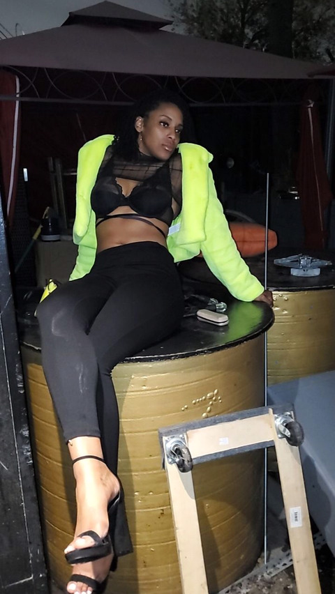 goldengal25 OnlyFans - Free Access to 32 Videos & 49 Photos Onlyfans Free Access