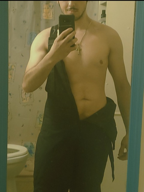 handsomescoundrel OnlyFans - Free Access to 32 Videos & 52 Photos Onlyfans Free Access