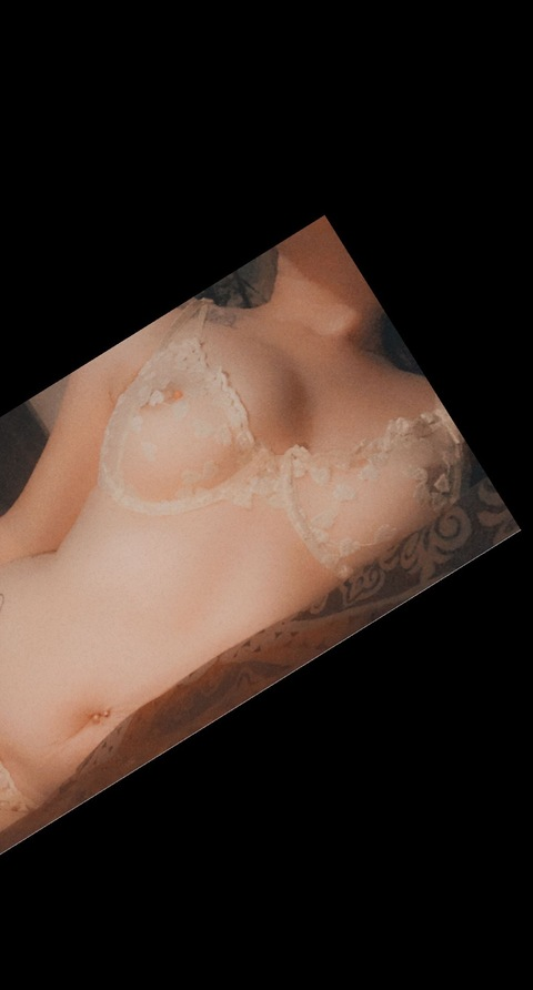 hollaatyagirl95 OnlyFans - Free Access to 32 Videos & 135 Photos Onlyfans Free Access