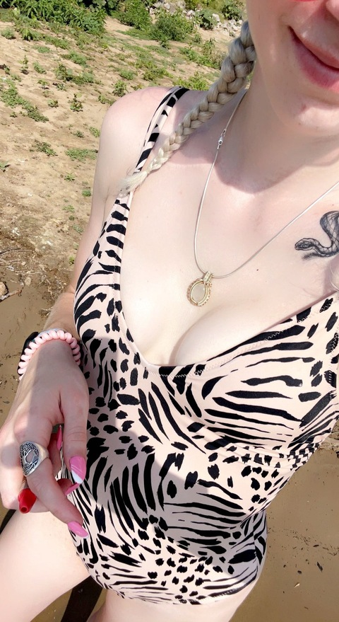 issababee8 OnlyFans - Free Access to 32 Videos & 49 Photos Onlyfans Free Access