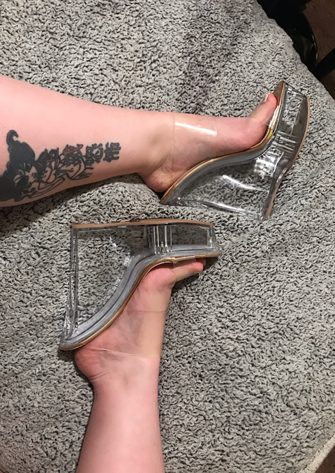 izziecho OnlyFans - Free Access to 32 Videos & 49 Photos Onlyfans Free Access