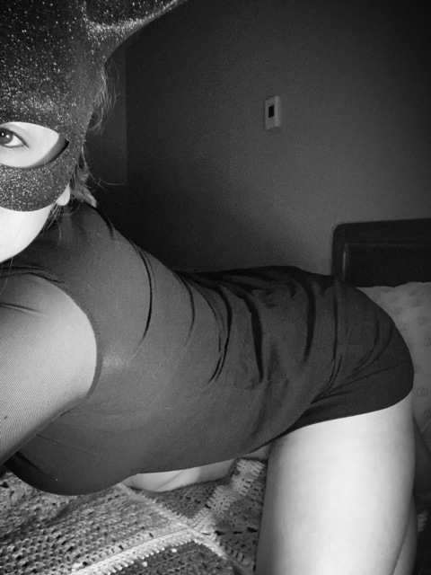 karahraee OnlyFans - Free Access to 32 Videos & 49 Photos Onlyfans Free Access