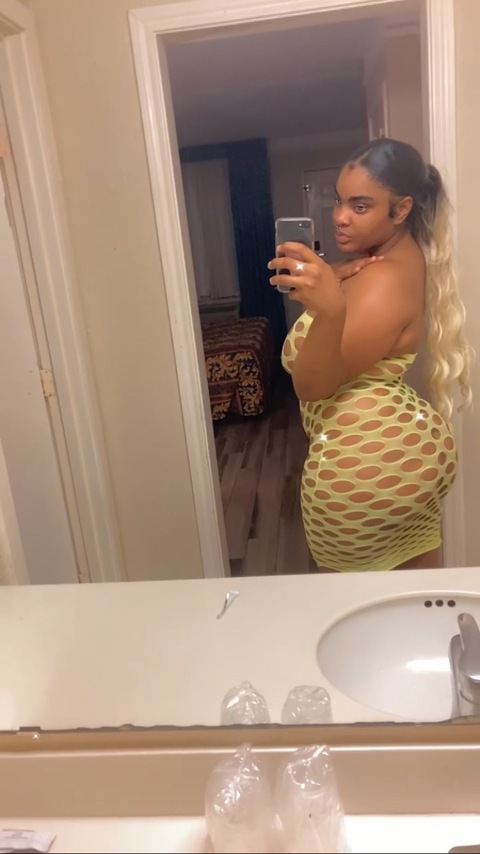 kreamykween OnlyFans - Free Access to 32 Videos & 49 Photos Onlyfans Free Access