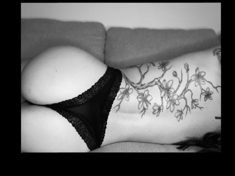 lannareign OnlyFans - Free Access to 32 Videos & 49 Photos Onlyfans Free Access