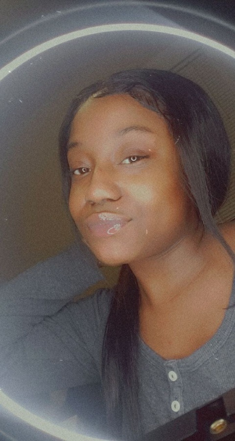 layonnia OnlyFans - Free Access to 32 Videos & 49 Photos Onlyfans Free Access