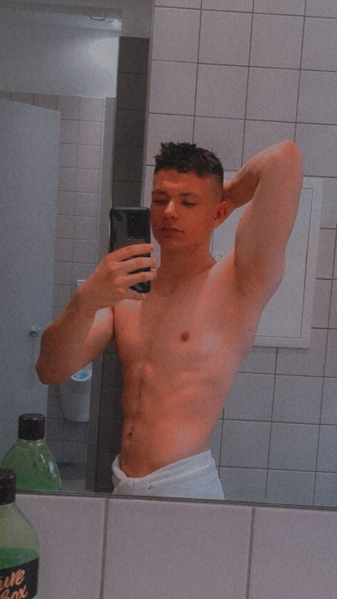 leo.b216 OnlyFans - Free Access to 32 Videos & 49 Photos Onlyfans Free Access