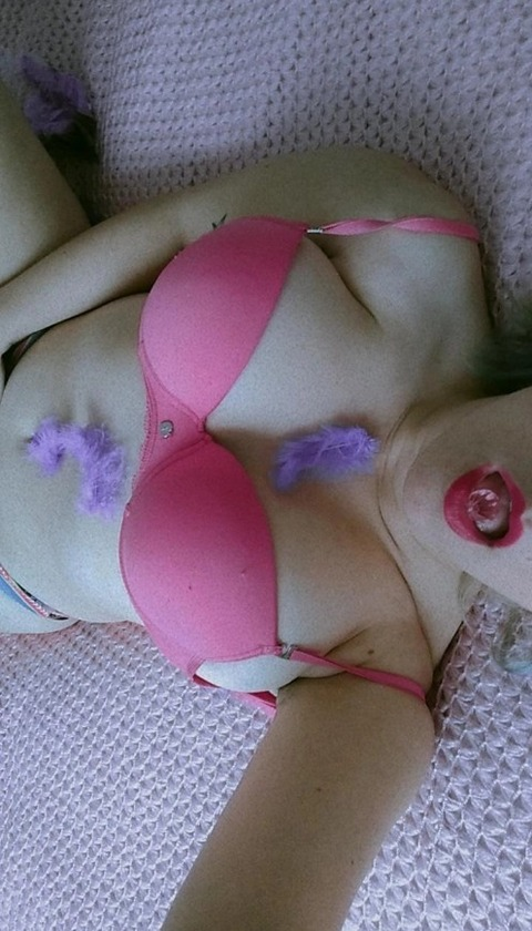 linaloure OnlyFans - Free Access to 32 Videos & 96 Photos Onlyfans Free Access