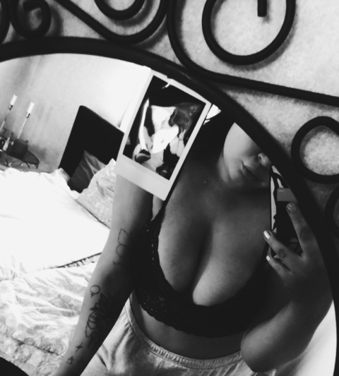 linnpaulina OnlyFans - Free Access to 32 Videos & 49 Photos Onlyfans Free Access