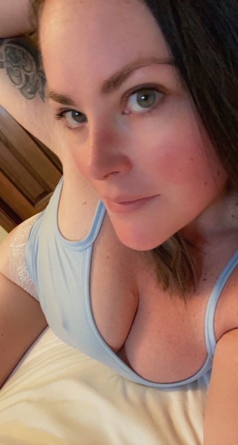 literallylaura OnlyFans - Free Access to 32 Videos & 49 Photos Onlyfans Free Access