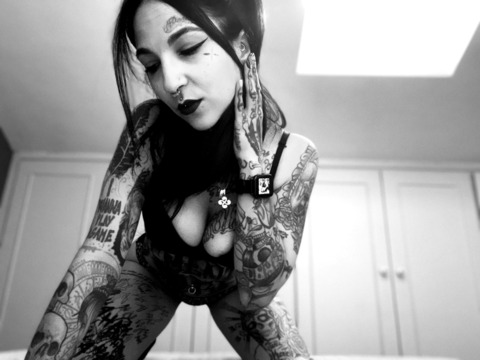 little_queen_ink OnlyFans - Free Access to 32 Videos & 49 Photos Onlyfans Free Access
