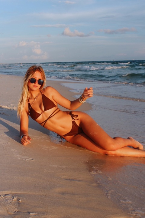 livinlikelivv OnlyFans - Free Access to 32 Videos & 49 Photos Onlyfans Free Access