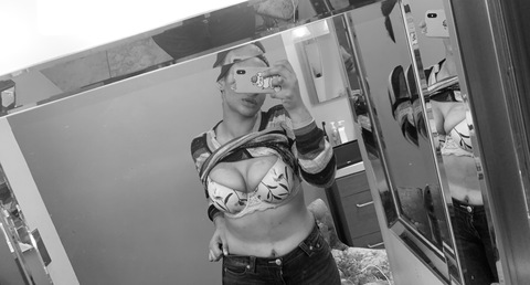 livnicole69 OnlyFans - Free Access to 42 Videos & 164 Photos Onlyfans Free Access