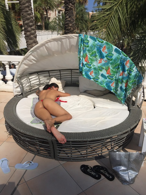 looryy OnlyFans - Free Access to 32 Videos & 49 Photos Onlyfans Free Access