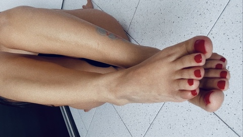 lospiesdeyuri OnlyFans - Free Access to 32 Videos & 49 Photos Onlyfans Free Access