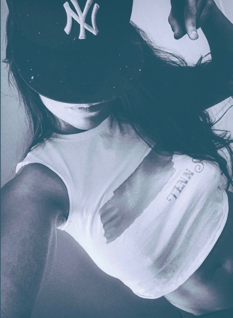 lovelovelivin OnlyFans - Free Access to 32 Videos & 49 Photos Onlyfans Free Access