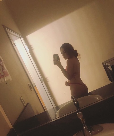 makamae OnlyFans - Free Access to 32 Videos & 49 Photos Onlyfans Free Access