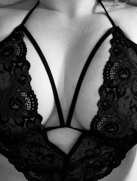 margolaroux OnlyFans - Free Access to 32 Videos & 49 Photos Onlyfans Free Access