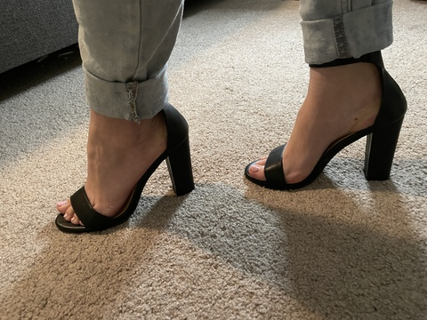maxi_petitefeet OnlyFans - Free Access to 32 Videos & 49 Photos Onlyfans Free Access