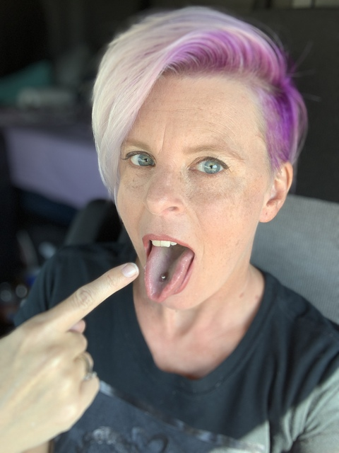 meanjeanne OnlyFans - Free Access to 32 Videos & 49 Photos Onlyfans Free Access