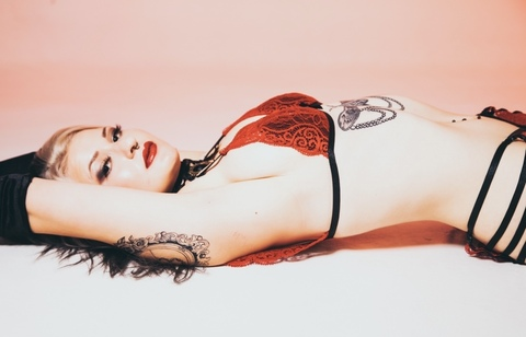 misshollyhell OnlyFans - Free Access to 32 Videos & 328 Photos Onlyfans Free Access