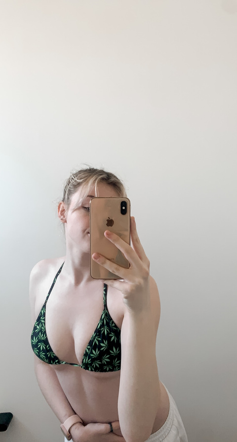missm00ncak3 OnlyFans - Free Access to 32 Videos & 49 Photos Onlyfans Free Access