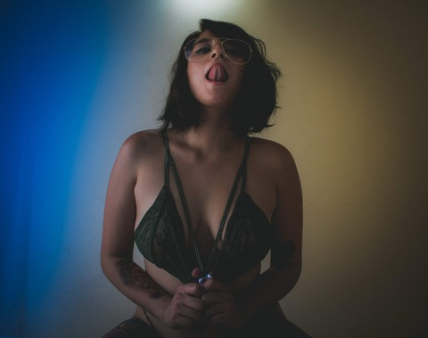 molly.hon OnlyFans - Free Access to 32 Videos & 49 Photos Onlyfans Free Access