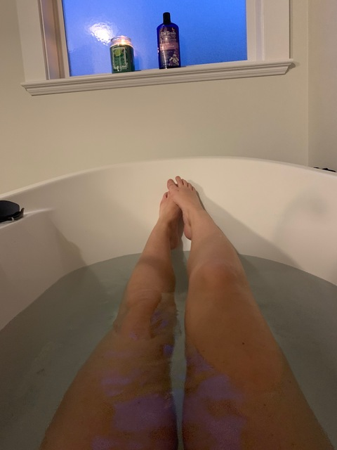 momofmarathons OnlyFans - Free Access to 32 Videos & 54 Photos Onlyfans Free Access