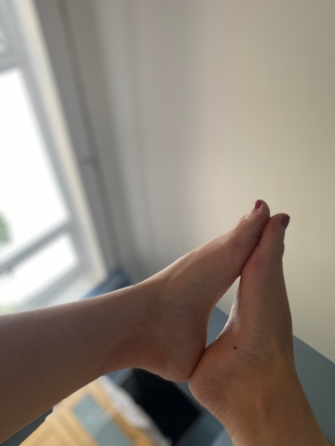 mummytoes91 OnlyFans - Free Access to 32 Videos & 49 Photos Onlyfans Free Access