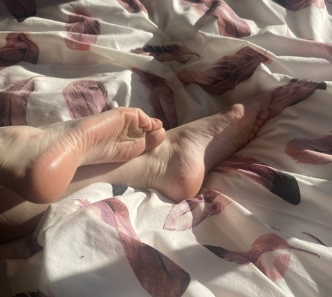poppypetitefeet OnlyFans - Free Access to 32 Videos & 49 Photos Onlyfans Free Access
