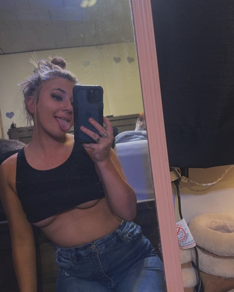 prettiestgirlxo OnlyFans - Free Access to 32 Videos & 49 Photos Onlyfans Free Access