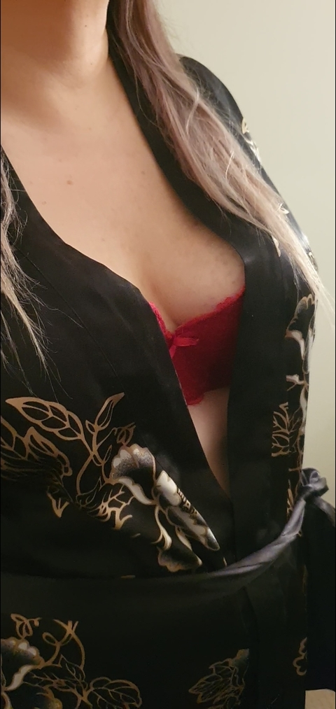 rise_on_raven OnlyFans - Free Access to 32 Videos & 49 Photos Onlyfans Free Access