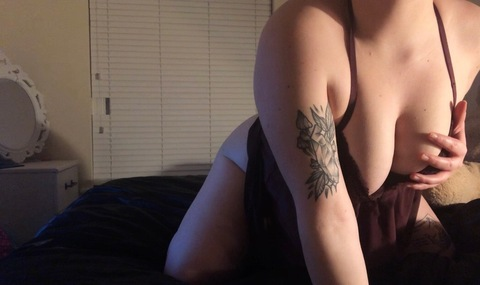 rose.quartzz OnlyFans - Free Access to 32 Videos & 49 Photos Onlyfans Free Access